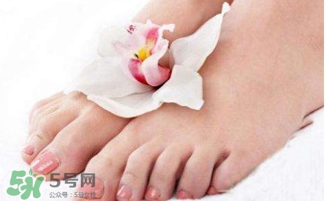 痛风有什么症状?女性痛风的初期症状 痛风有什么症状?女性痛风的初期症状
