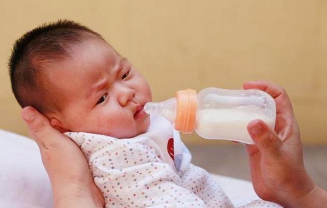 婴儿不喝奶奶该如何（婴儿不喝奶怎么办解决）(2)