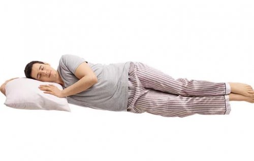 2种睡觉姿势特伤腰难怪老是腰酸背痛